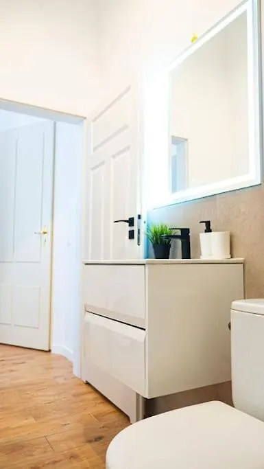Komfortowy Apartament W Centrum Warsaw Poland